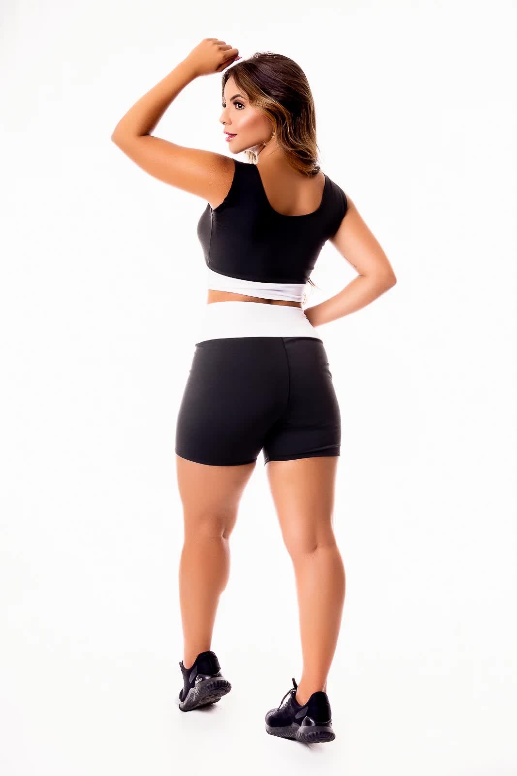 Conjunto Active Short Preto com Branco Cintura Alta + Cropped Regata